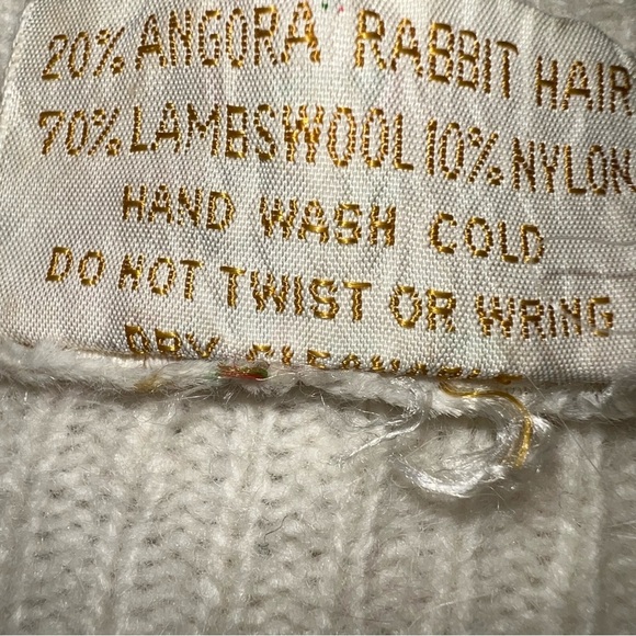 Vintage Sweater Crochet Flowers - Picture 5 of 8